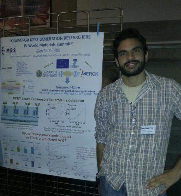 Donato a un congresso scientifico durante il dottorato