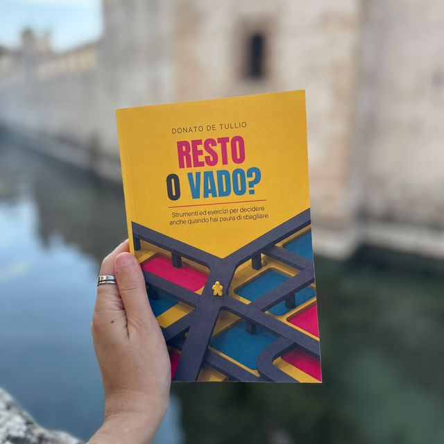 Foto dei lettori con il libro Resto o Vado?