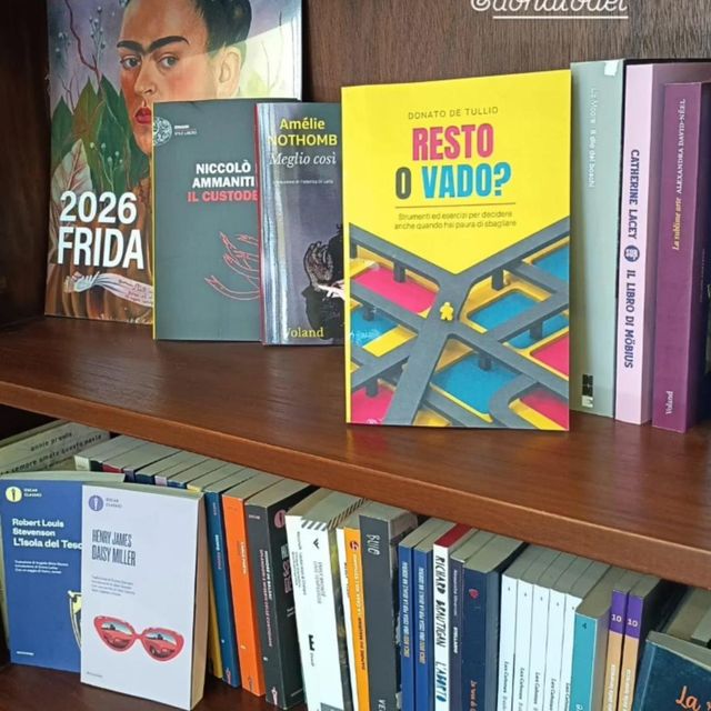 Foto dei lettori con il libro Resto o Vado?